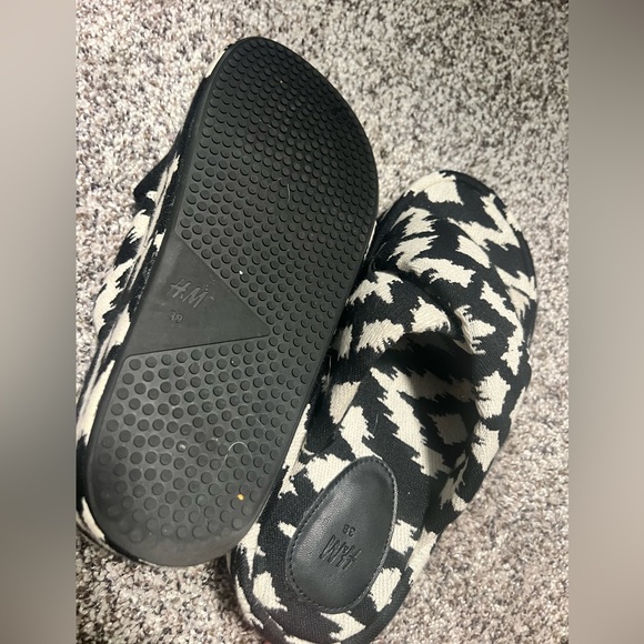 H&M sandals worn once - Picture 2 of 4